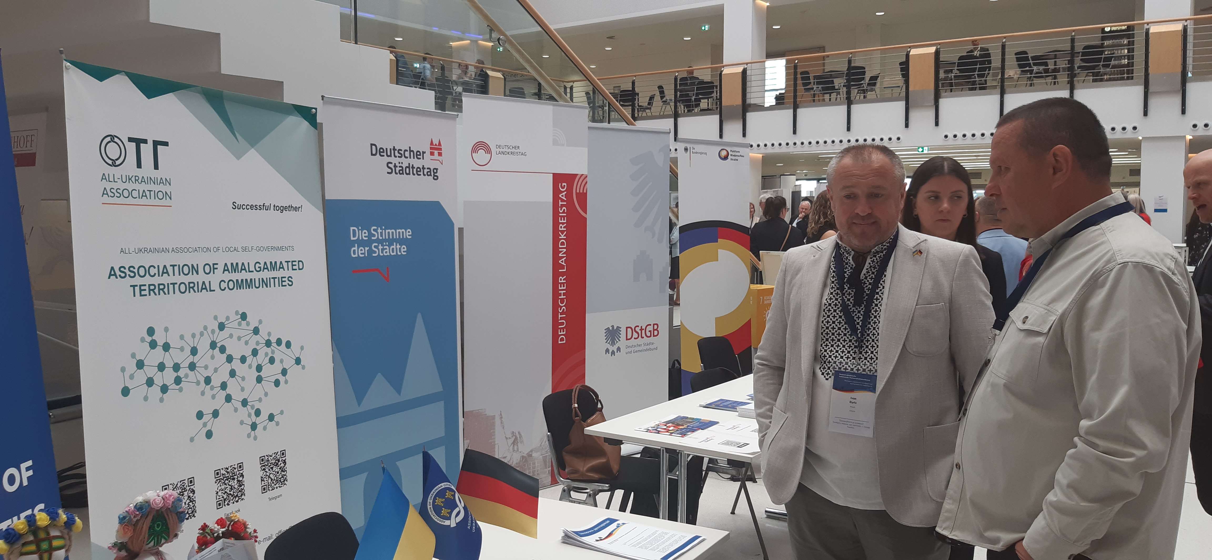 Markt der Möglichkeiten bei der Deutsch-Ukrainischen Partnerschaftskonferenz in Münster